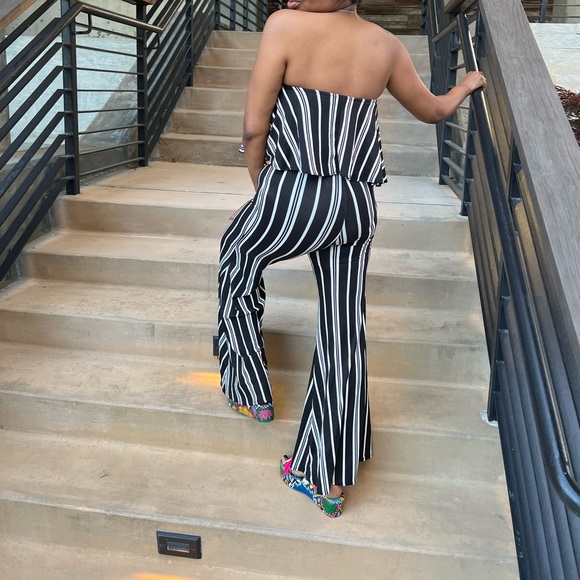 💜SOLD 💜 Wide leg black and white pants - Picture 3 of 3